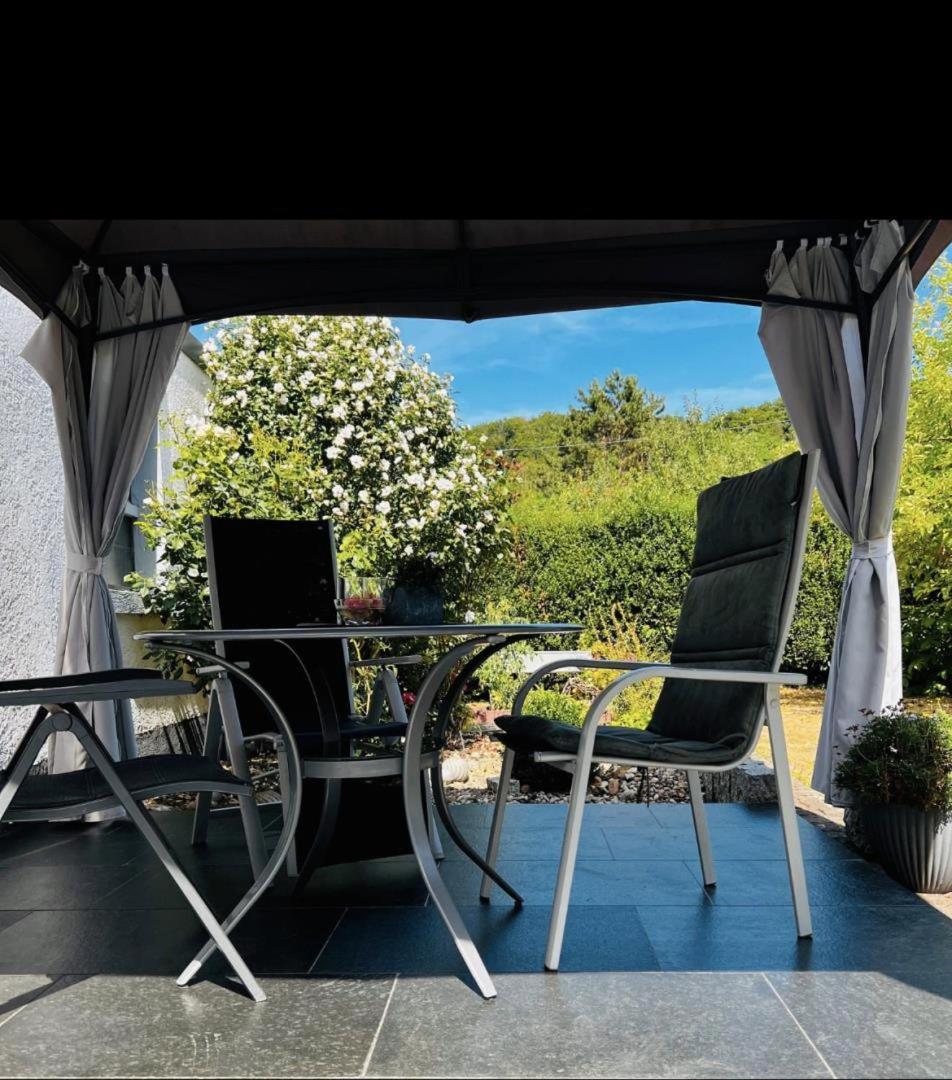 Modernes Ferienhaus Sauerblick Langsur Bagian luar foto